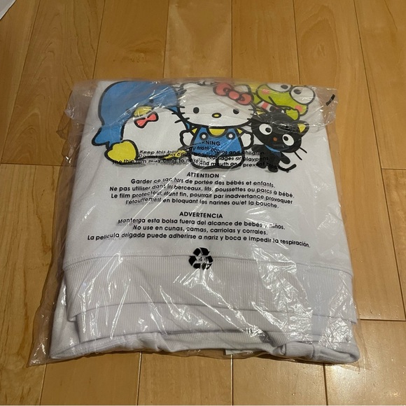 NWT sanrio and friends white sweatshirt - Picture 7 of 8